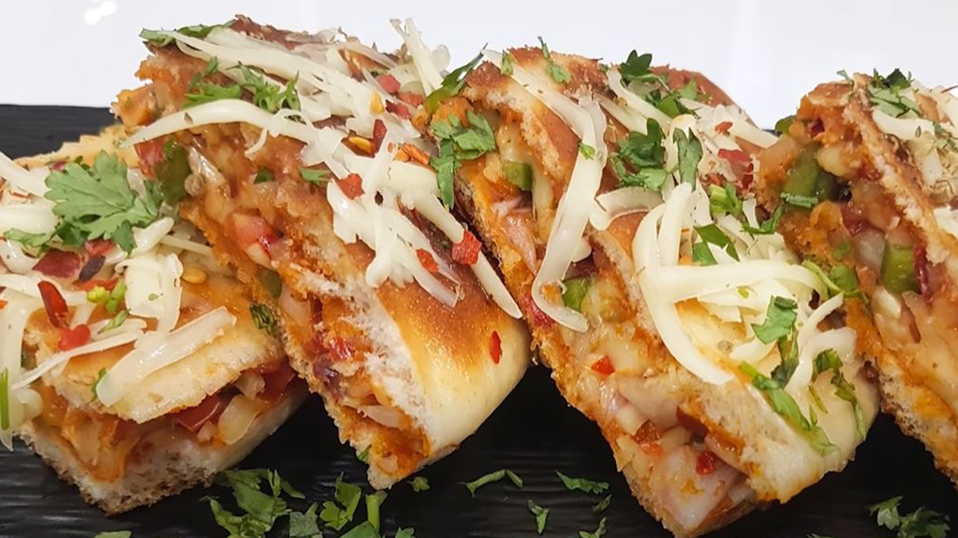 Read more about the article Pizza Sandwich Easy Snacks Recipe | झटपट पिज़्ज़ा सैंडविच